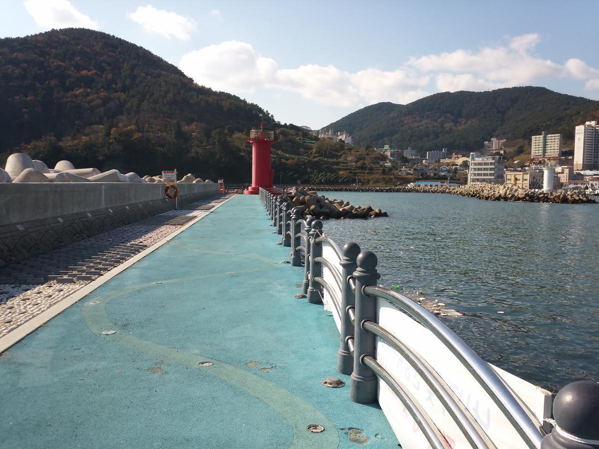 Geoje Jangseungpo Lighthouse Hotel Sodong Exterior photo